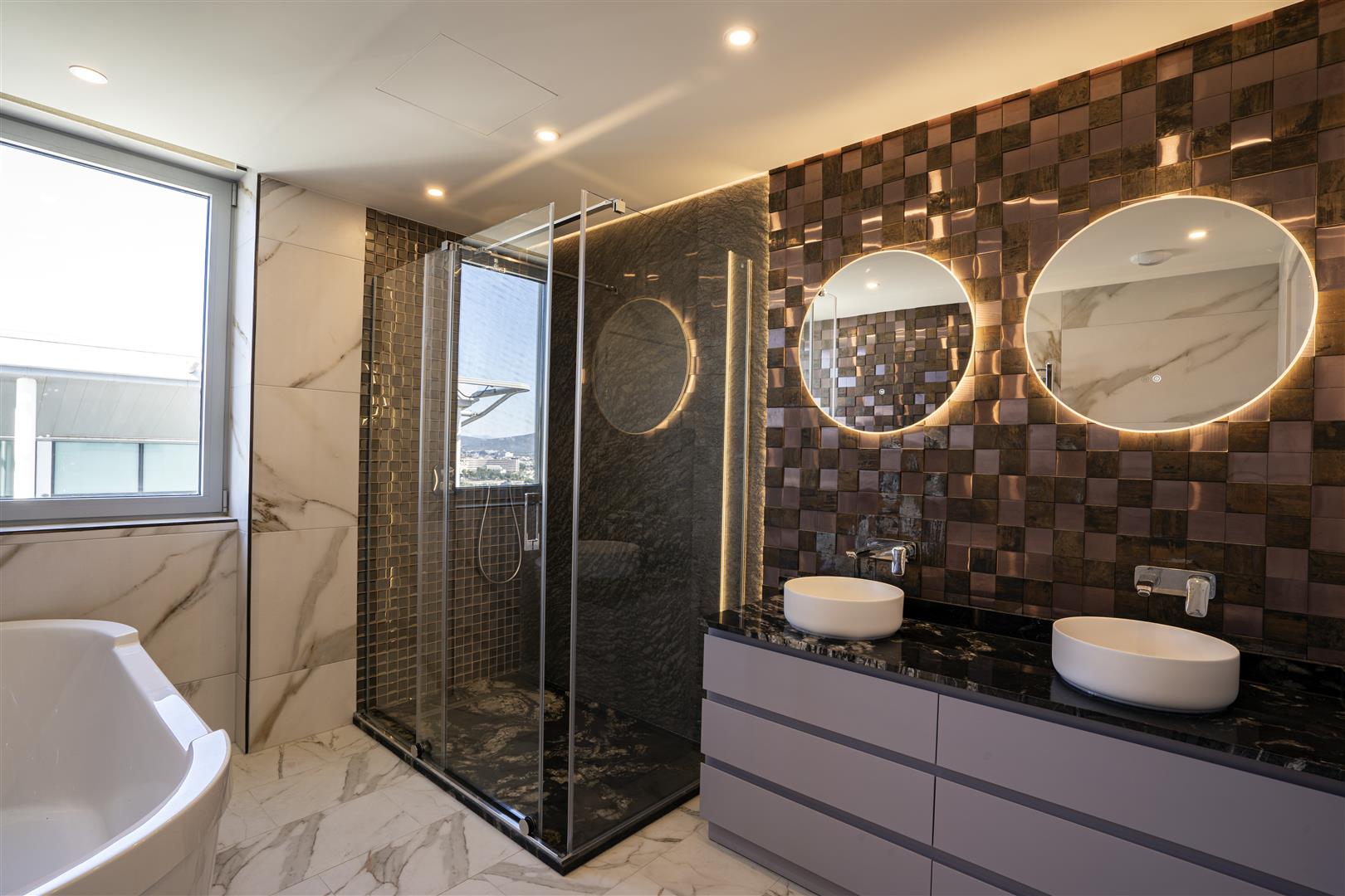 Image of Apartment - 5 Bedrooms - 6 Bathrooms for Rental in Royal Ocean Plaza-Gibraltar, Image 9